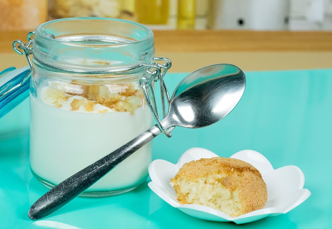 yogurt amaretto dessert estate