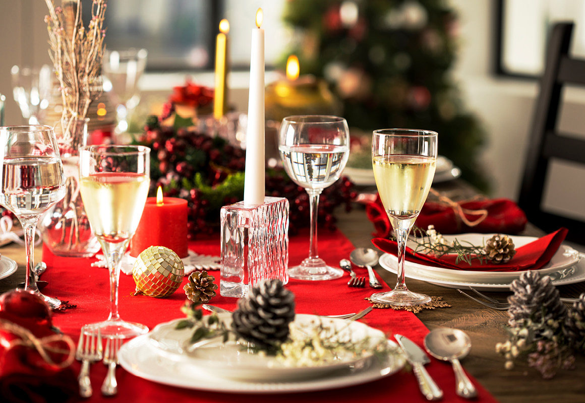 Tavola-Imbandita-Rossa-Oro
